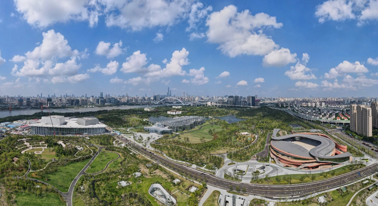 用寸土寸金地，圆绿水青山梦